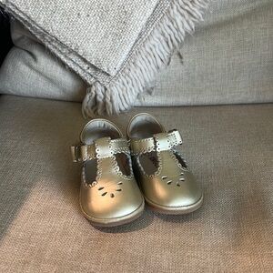 L’amour Angel Shoes “Baby Dottie Scalloped T-Strap Metallic Mary Jane”